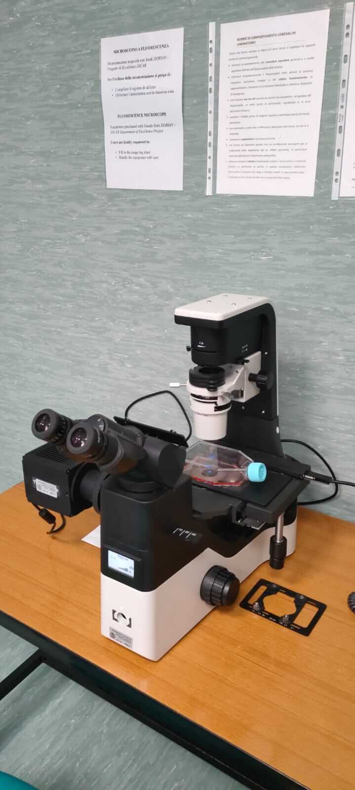 Microscopio ottico per analisi tessutale ed istologica
